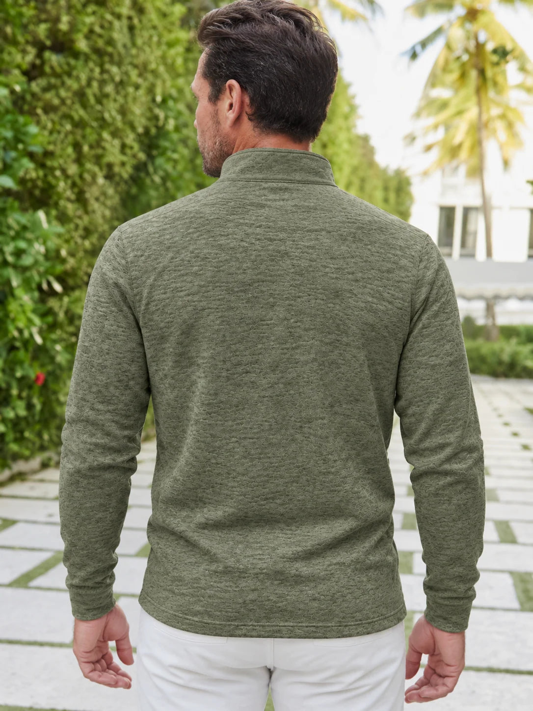 Salbeigrüner Golf-Pullover aus meliertem Strick mit Viertelreißverschluss