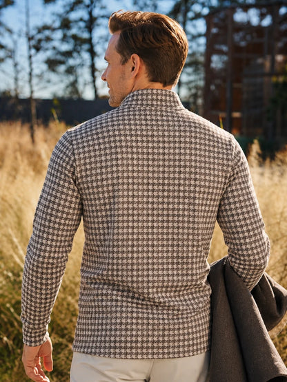 Brauner Golfpullover aus Funktionsmaterial mit Hahnentrittmuster und kurzem Reißverschluss