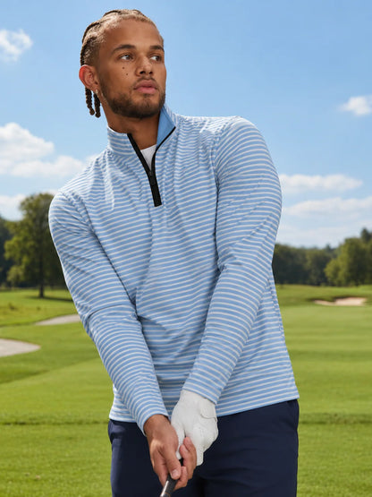Hellblauer Golfpullover mit horizontalem Streifenmuster, Funktionsmaterial und Viertelreißverschluss