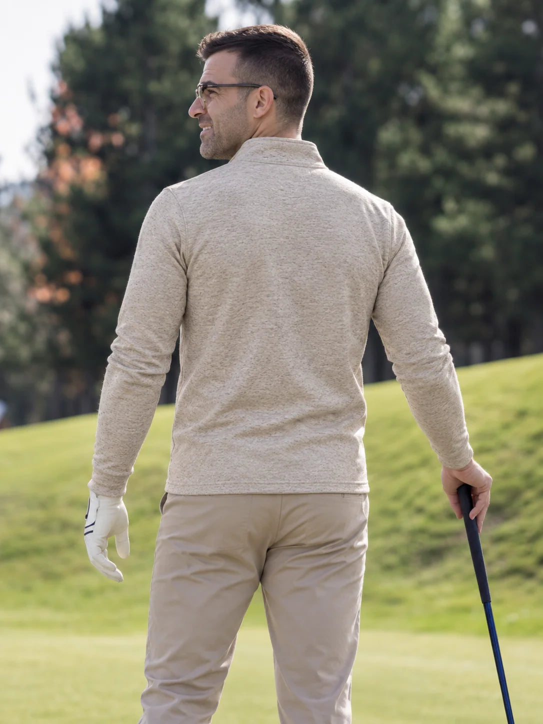 Melierter Golf-Pullover in Haferbeige mit kurzem Reißverschluss