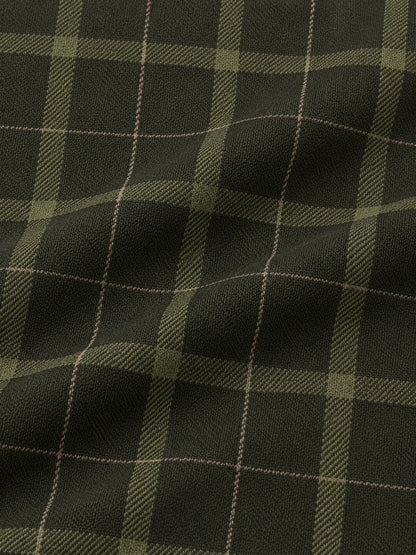 Golf-Pullover aus Funktionsmaterial in dunklem Olivgrün mit klassischem Heritage-Karomuster und Viertelreißverschluss