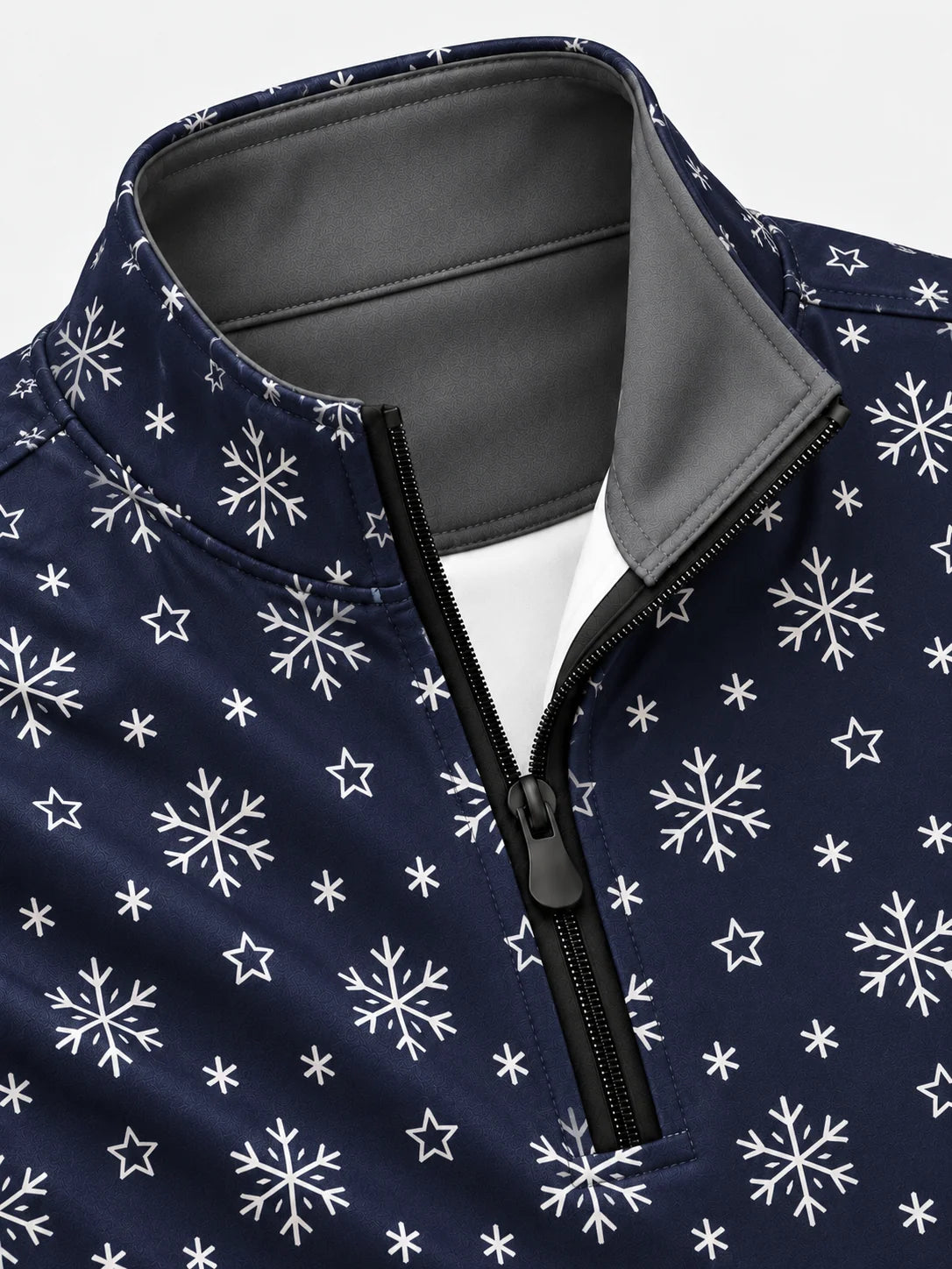 Golfpullover in Marineblau mit weihnachtlichem Schneeflockenmuster und Viertelreißverschluss