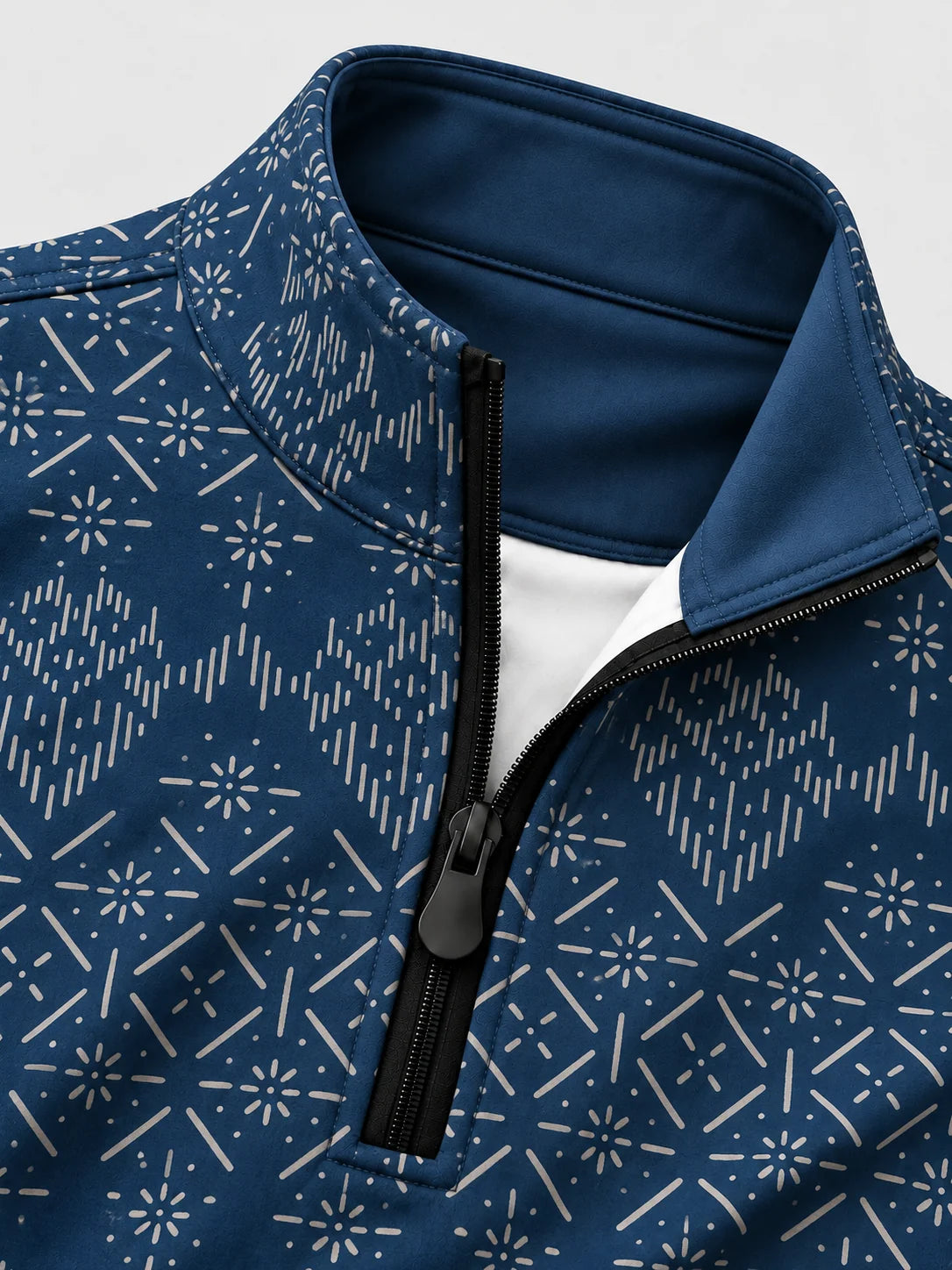 Dunkelblauer Performance-Pullover mit geometrischem Muster und kurzem Reißverschluss